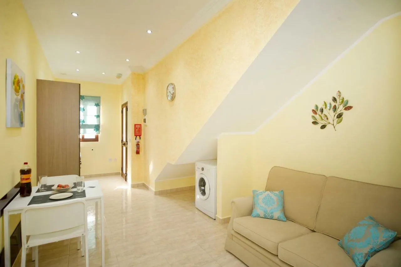 Sliema Duplex 1 Bedroom Apartment - Sleeps 4 0*,  Malta
