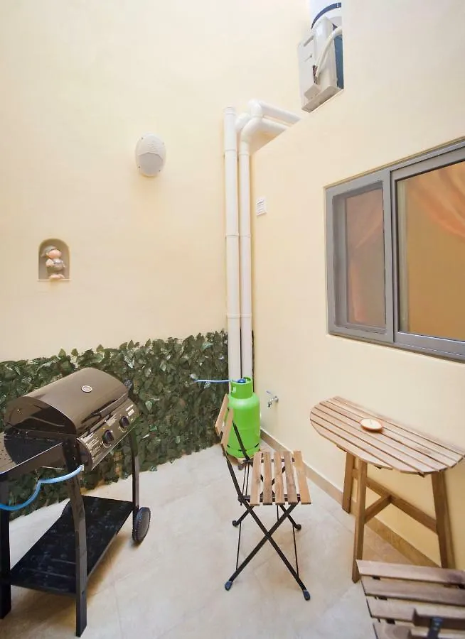 Sliema Duplex 1 Bedroom Apartment - Sleeps 4