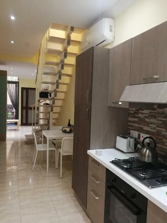 Sliema Duplex 1 Bedroom Apartment - Sleeps 4 Malta