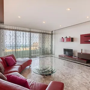 Spacious Seafront With Living, Sofa, Wifi & Ac By 360 Estates Apartment